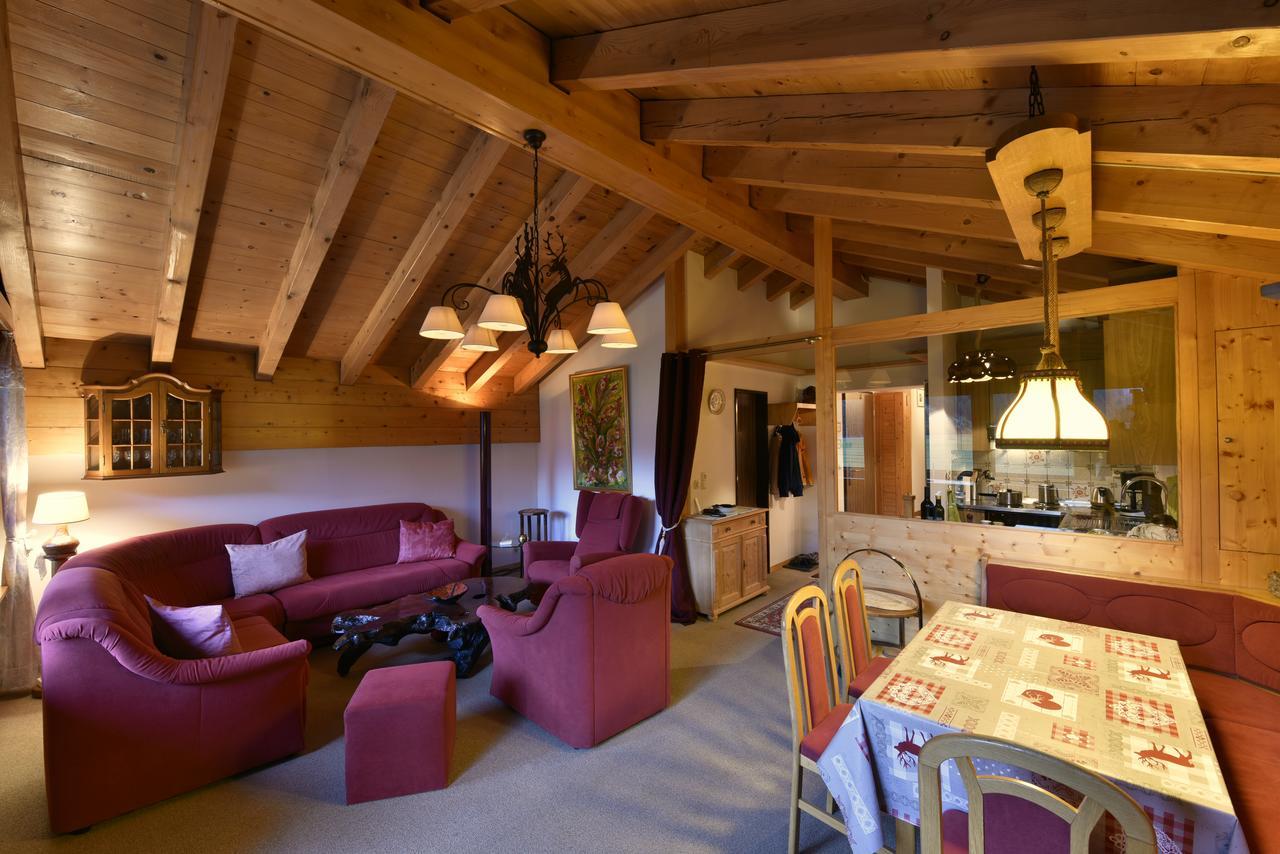 Cosy 3.5 Piece A Taesch Apartment Exterior photo